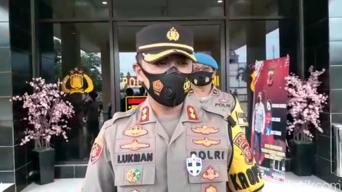 Polres Sukabumi menerjukan personel bersenjata kawal TPS