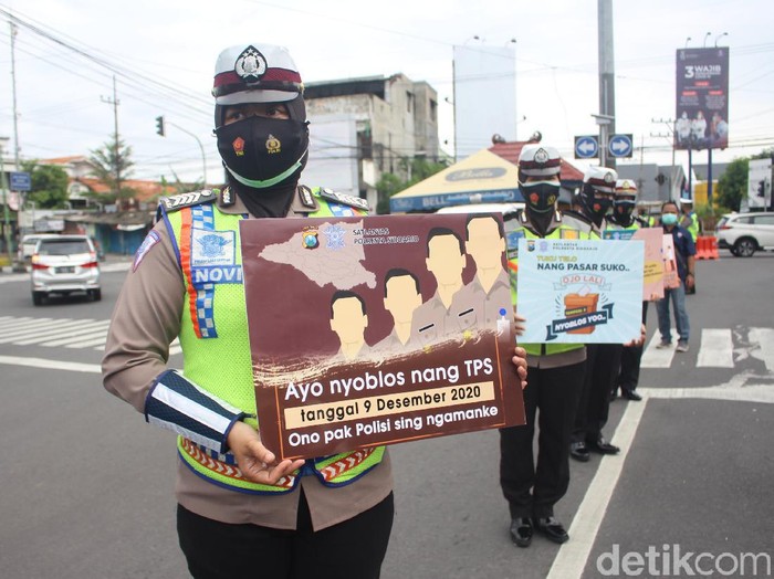 Polisi mengajak warga Sidoarjo untuk menyalurkan hak pilihnya di Pilkada 2020. Mereka berharap warga tidak golput dan datang ke TPS dengan menerapkan protokol kesehatan.