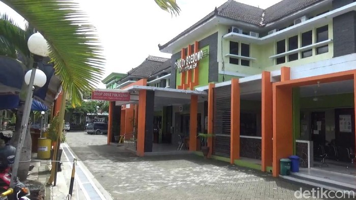 Total pegawai RSUD dr Soedomo Trenggalek yang positif COVID-19 mencapai 101 orang. Di mana 53 di antaranya telah dinyatakan sembuh dan sisanya masih menjalani karantina.