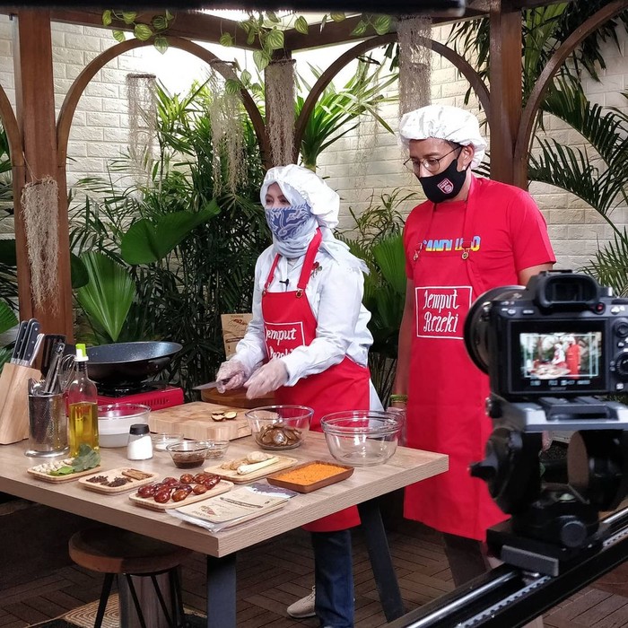 Sebelum Positif Covid-19, Nur Asia Uno Sering Masak dan Makan Seru Sebelum Positif Covid-19, Nur Asia Uno Sering Masak dan Makan Seru