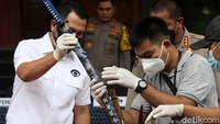 Sebanyak enam orang pengikut HRS tewas ditembak. Sementara 4 pengikut lainnya melarikan diri.