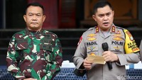 Kapolda Metro Jaya Irjen Fadil Imran menyebut polisi membela diri karena diserang. Karena itu, mereka melepaskan tembakan ke arah pengikut Habib Rizieq.