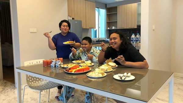 Sinyorita Positif Covid-19, Lihat Momen Kulinernya Bareng Keluarga