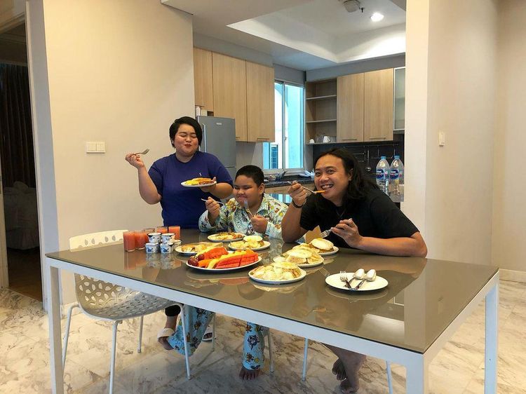 Sinyorita Positif Covid-19, Lihat Momen Kulinernya Bareng Keluarga