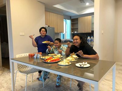 Sinyorita Positif Covid-19, Lihat Momen Kulinernya Bareng Keluarga