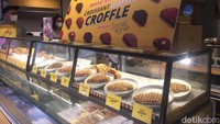 Croffle diperkenalkan kafe Social Affair pada Agustus 2020. Food hybrid ini langsung jadi perbincangan sejak pertama kali diluncurkan. Foto: detikFood