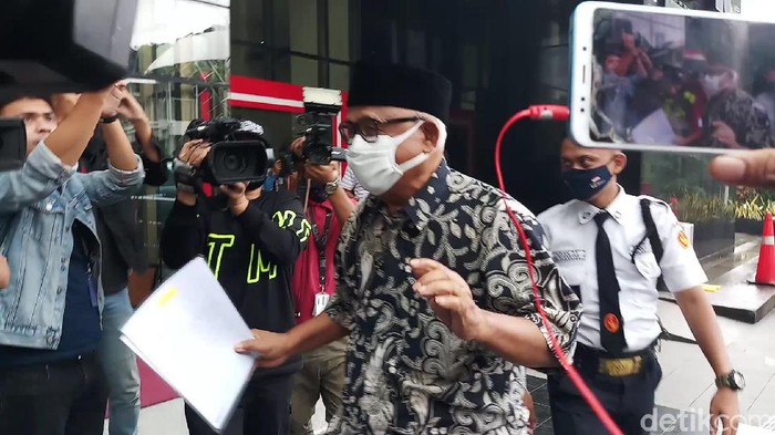 Taufiqurrahman Ruki menyambangi KPK (Farih Maulana Sidik/detikcom).