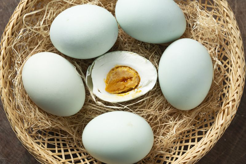 Telur Ayam vs Telur Bebek, Mana yang Lebih Bernutrisi?