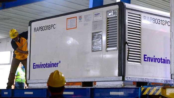 Vaksin Corona Sinovac Disimpan di PT Bio Farma Vaksin Corona dari Sinovac telah tiba di Indonesia. Kini vaksin tersebut disimpan di PT Bio Farma di Bandung, Jawa Barat.