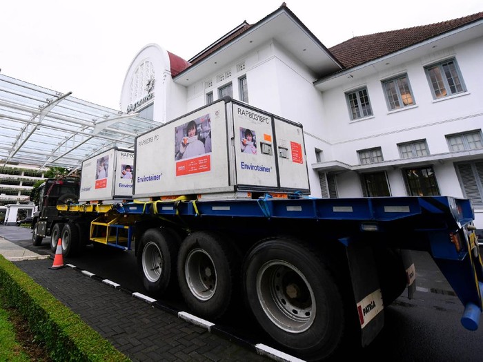 Vaksin Corona dari Sinovac telah tiba di Indonesia. Kini vaksin tersebut disimpan di PT Bio Farma di Bandung, Jawa Barat.