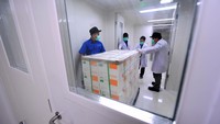 Pemerintah akan mendistribusikan vaksin COVID-19 ke provinsi-provinsi sebelum akhirnya disebarkan ke kabupaten dan kota.