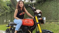 Di bio Instagram-nya, Fina Phillipe menulis bahwa dirinya adalah salah satu mahasiswi Universitas Indonesia.(Foto: dok. Instagram @lafinaa) 