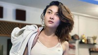 Fina Phillipe tidak hanya seorang selebgram tapi juga pembawa acara televisi. (Foto: dok. Instagram @lafinaa) 