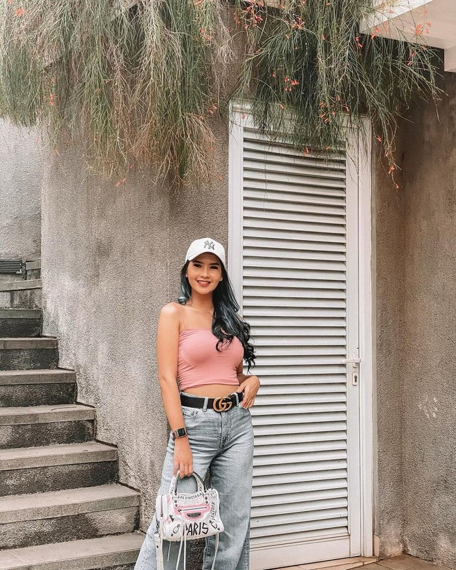 Tak hanya membagikan rekaman suara, Tengku Dewi juga mengungkapkan jika sebelumnya ia mendapat laporan bahwa Soraya dan Andrew kepergok sedang bermesraan saat tengah berada di tempat umum. Soraya sendiri mengaku jika saat itu dirinya mau dipeluk dan dicium Andrew karena tengah mabuk. Foto: dok. Instagram @sorayarasyid12