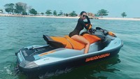 Tidak jarang juga, Soraya Raysid mengunggah foto-foto dengan pose seksi. Seperti yang satu ini misalnya. (Foto: dok. Instagram @sorayarasyid12) 