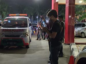 Sudah 4 Ambulans FPI Jemput Jenazah Pengikut HRS di RS Polri ke Petamburan