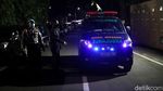 Ambulans Jemput Jenazah Laskar FPI di RS Polri