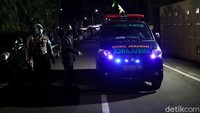 Pantauan di lokasi, Selasa (8/12/2020), total sudah 4 ambulans FPI yang keluar masuk RS Polri.