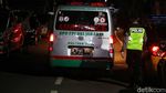 Ambulans Jemput Jenazah Laskar FPI di RS Polri