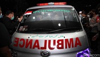 Ambulans yang ketiga lalu sampai di RS Polri pukul 21.00 WIB. Kemudian pukul 21.20 WIB ambulans FPI keempat bersiap masuk ke RS Polri.