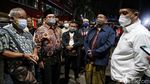 Ambulans Jemput Jenazah Laskar FPI di RS Polri