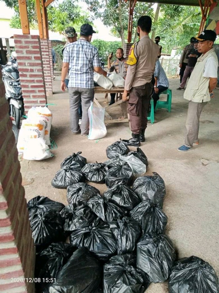 Bawaslu Kota Cilegon melakukan operasi tangkap tangan (OTT) kepada salah satu tim pasangan calon wali kota-wakil wali kota Cilegon (Dok. Istimewa).