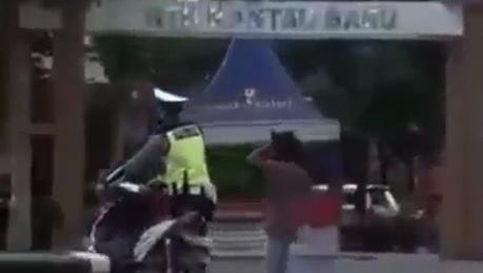 Bocah ngamuk disetop polisi