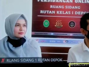 Catherine Wilson Berhijab di Sidang Narkoba