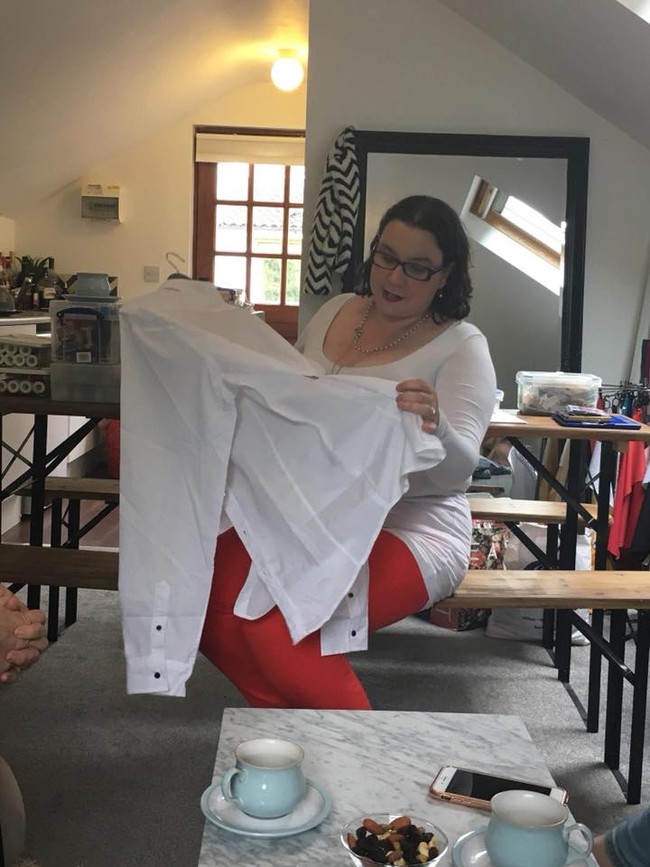 Menurut deskripsi profil di situsnya, Chloe Savage diketahui memulai usahanya pada 2010. Di luar menjahit dan menyulam, keahlian yang ditawarkannya juga mencakup preservasi tekstil-tekstil kuno warisan budaya Inggris agar tak punah dimakan perkembangan zaman. (Foto: Instagram/@chloesavageembroidery)