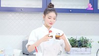 Pemilik nama Kim Chungha ini terkenal setelah ia mengikuti acara Produce 101. Kini Chungha lebih aktif sebagai penyanyi solo yang populer. Foto: Instagram @chungha_official
