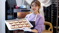 Nah foto ini jadi bukti kalau Chungha memang jago buat kue. Semua kue buatannya terlihat cantik. Foto: Instagram @chungha_official