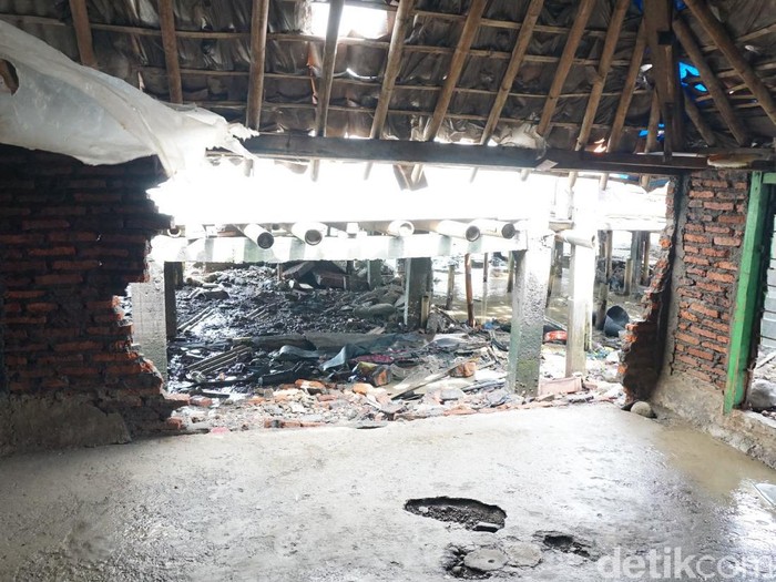 Cuaca ekstrem di pesisir Demak membuat beberapa rumah rusak di Desa Bedono, Kecamatan Sayung, Demak, Selasa (8/12/2020).