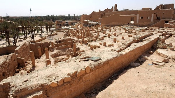 Ini adalah Distrik At-Turaif, situs UNESCO yang dulunya adalah jantung dinasti Arab Saudi. Benteng ini ditaksir sudah ada dari abad ke-15. (Fayez Nureldine/AFP/Getty Images) Ini adalah Distrik At-Turaif, situs UNESCO yang dulunya adalah jantung dinasti Arab Saudi. Benteng ini ditaksir sudah ada dari abad ke-15. (Fayez Nureldine/AFP/Getty Images)