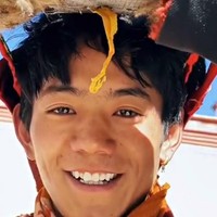 Ding Zhen yang berusia 20 tahun ditemukan seorang fotografer di Litang, wilayah Tibet, Provinsi Sichuan, China. Setelah videonya diposting di Douyin, ia langsung jadi viral karena ketampanannya yang dianggap lugu. Foto: YouTube CGTN