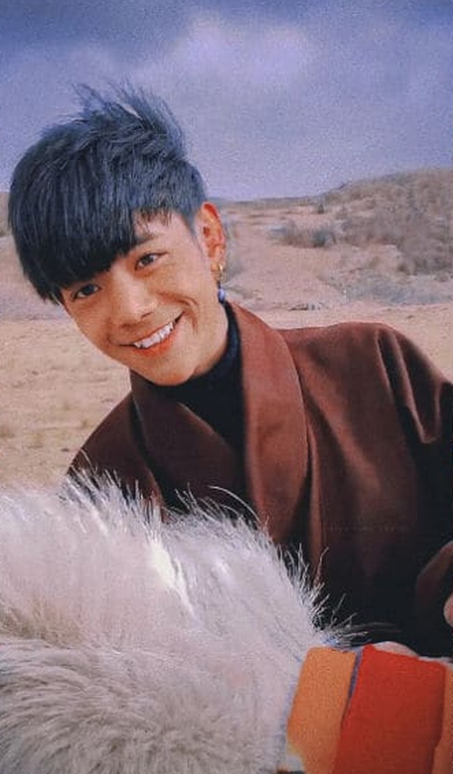 Kehidupan Ding Zhen sebelumnya sangat sederhana. Ia lebih banyak menghabiskan waktu menggiring ternak dan bertani. Dikatakan jika pria itu tidak pernah sekolah, tidak bisa menulis, dan tidak bisa bahasa Mandarin. Foto: Douyin