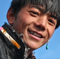 Sebenarnya awalnya fotografer yang merekam video Ding Zhen hanya ingin mengambil gambar aktivitas ayah dan adiknya untuk keperluan promosi daerah. Karena mereka tidak ada di rumah, Ding Zhen lah yang akhirnya disorot. Aku awalnya tidak melihat potensi pada dia. Dia hanya seorang anak di mataku. Lalu banyak orang mulai memanggilnya suami atau sebutan lain. Dengan situasi seperti sekarang, pikirannya pada bingung, kata fotografer. Foto: YouTube CGTN