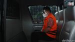 Diperiksa KPK, Ajay Priatna Diborgol dan Bermasker