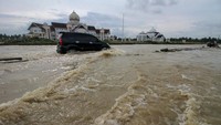 Atas kondisi tersebut, Pemerintah Kabupaten Aceh Utara menetapkan status tanggap darurat bencana banjir yang melanda 22 kecamatan di kawasan itu.