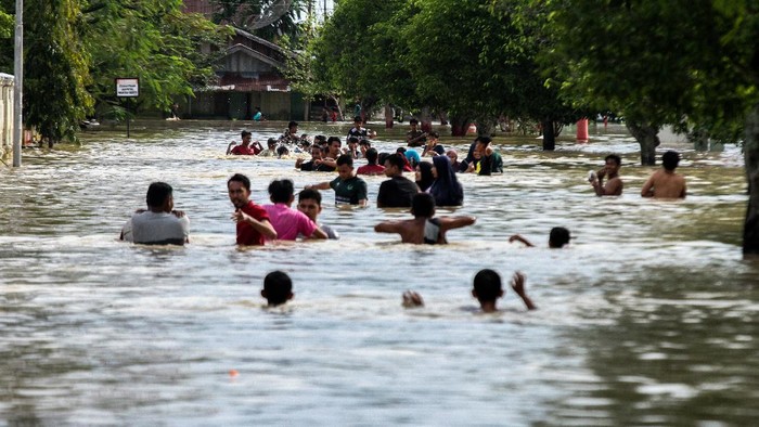 Direndam Banjir, Aceh Utara Tetapkan Status Tanggap Darurat Bencana Banjir merendam kawasan Aceh Utara. Pemerintah Kabupaten Aceh Utara pun tetapkan status tanggap darurat bencana daerah selama 14 hari.