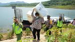 Potret Distribusi Logistik Pilkada ke Daerah Terpencil