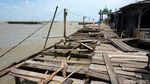 Diterjang Gelombang Tinggi, Puluhan Rumah di Demak Rusak