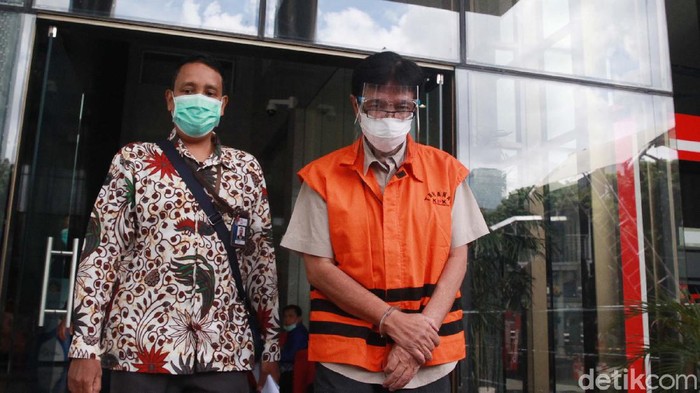 Eks Direktur Teknik Garuda Indonesia Diperiksa KPK KPK memeriksa eks Direktur Teknik dan Pengelolaan Armada PT Garuda Indonesia Hadinoto Soedigno. Ia diperiksa terkait korupsi pengadaan pesawat dan mesin pesawat.