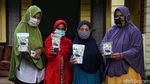 Emak-emak Ini Jual Dendeng Daun Ubi Hingga ke Abu Dhabi