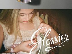 Debut Bintang Iklan, Putri Steve Jobs Tampil Seksi