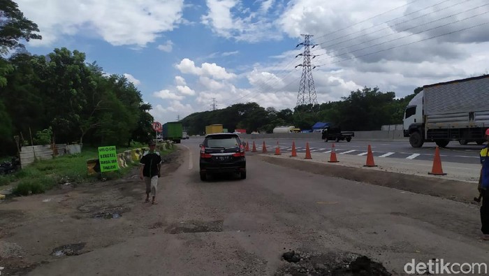 Exit rest area Tol Jakarta-Cikampek km 50