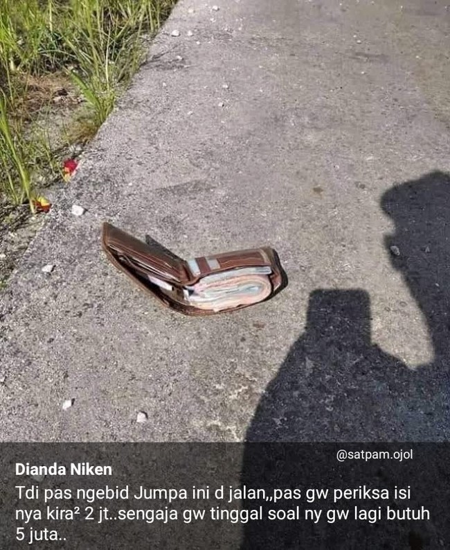 Bukti kalau orang yang satu ini pinternya kebangetan, karena butuhnya Rp 5 juta jadi uang Rp 2 juta di depan mata nggak diambil. Keren kan? Foto: Instagram/@satpam.ojol