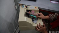 Dengan kehadiran BRI ini warga yang ingin membuka usaha dapat mengajuka KUR (Kredit Usah Rakyat) dengan cicilan dan bunga yang terjangkau. 