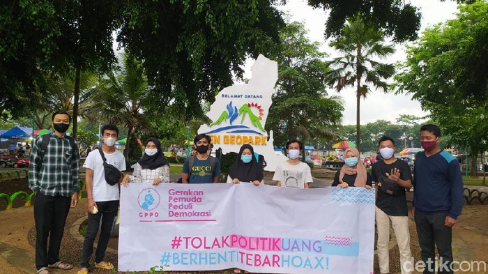 Gerakan Pemuda Peduli Demokrasi (GPPD) melakukan kampanye serentak menolak hoaks dan politik uang dalam 19 Pilkada di Jatim
