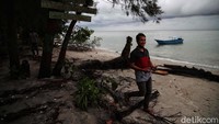 Saat tim detikTravel mengunjunginya, dibutuhkan waktu sekitar 20-30 menit perjalanan dengan speedboat. Setibanya di lokasi, tidak ada wisatawan lain yang berkunjung selain kami.