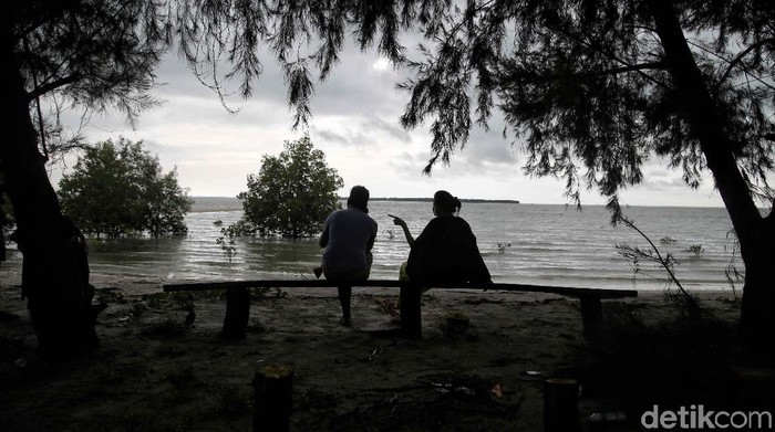 Ini Dia Destinasi Wisata Andalan Pulau Rupat, Pantai Beting Aceh Pulau Rupat di Kabupaten Bengkalis menjadi salah satu pulau terluar Indonesia. Pulau Rupat diberkahi dengan pantai indah. Pantai Beting Aceh salah satunya.